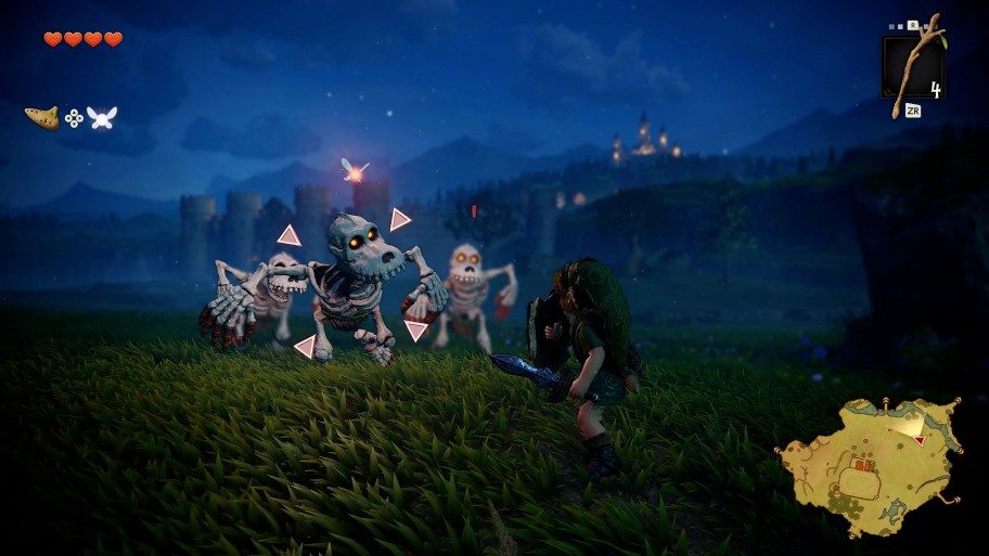 Link combate de noche contra varios esqueletos frente al castillo de Hyrule mientras Navi flota a su lado