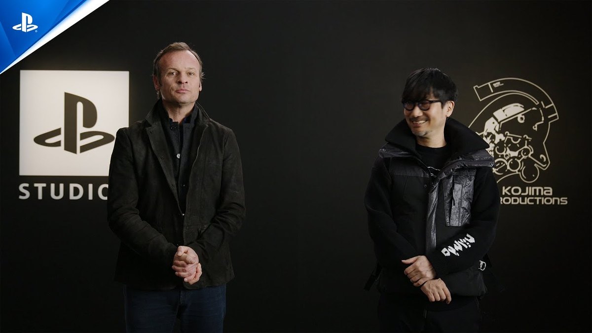 Hideo Kojima durante el anuncio original de PHYSINT junto a PlayStation